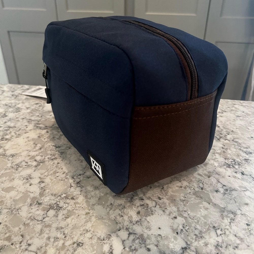 Men’s Avalanche Toiletry Bag Navy and Brown